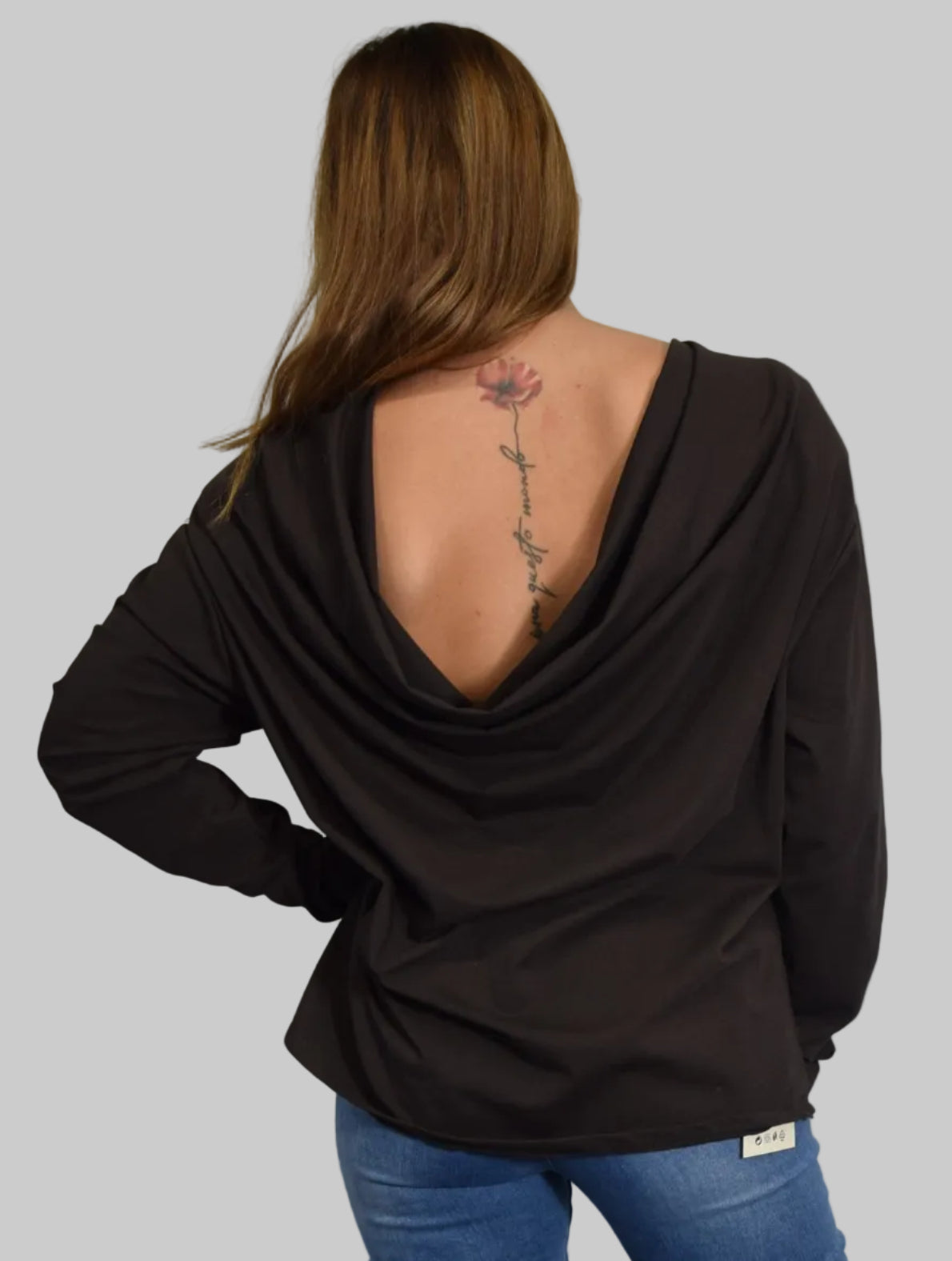 maglia scollo schiena